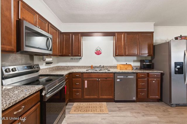 6528 Columbus Circle, Ocean Springs, MS 39564