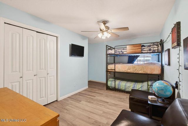 6528 Columbus Circle, Ocean Springs, MS 39564