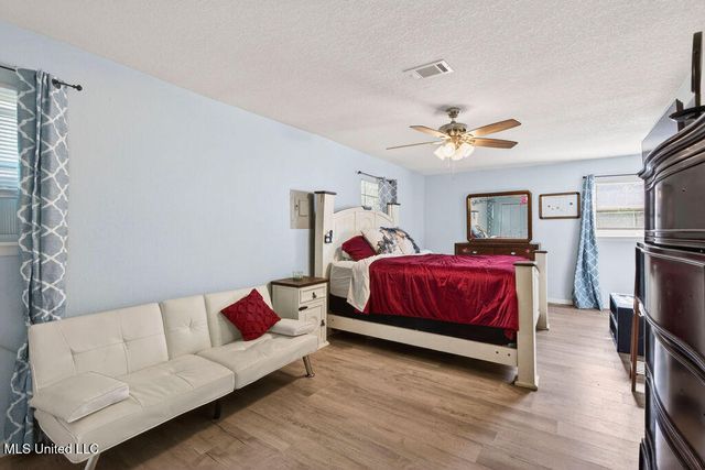 6528 Columbus Circle, Ocean Springs, MS 39564