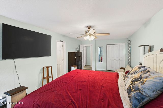 6528 Columbus Circle, Ocean Springs, MS 39564