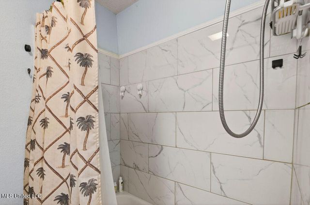 6528 Columbus Circle, Ocean Springs, MS 39564