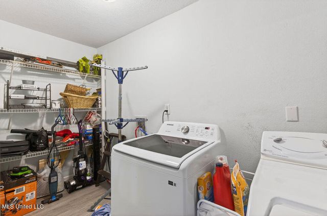 6528 Columbus Circle, Ocean Springs, MS 39564