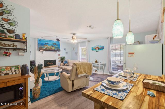 6528 Columbus Circle, Ocean Springs, MS 39564