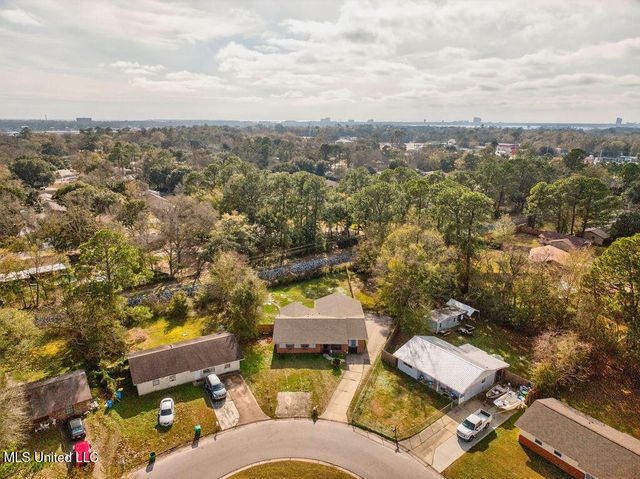 6528 Columbus Circle, Ocean Springs, MS 39564