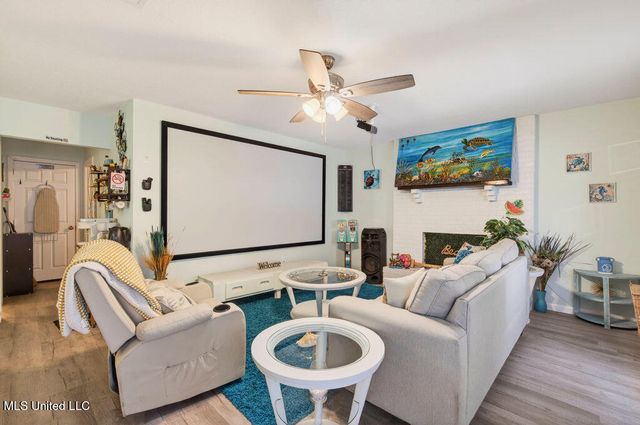 6528 Columbus Circle, Ocean Springs, MS 39564