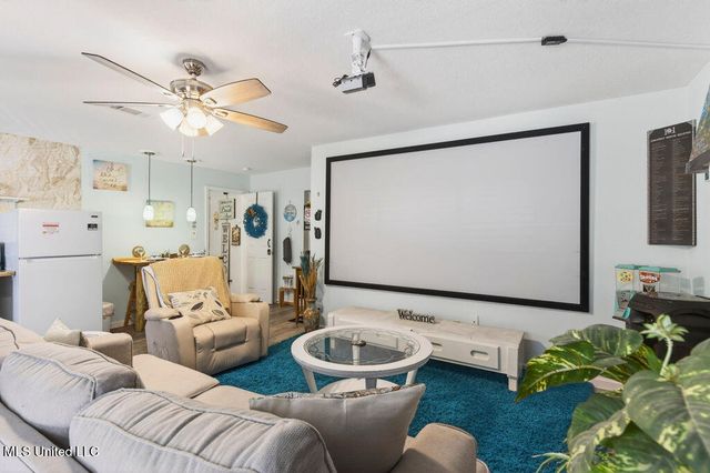 6528 Columbus Circle, Ocean Springs, MS 39564