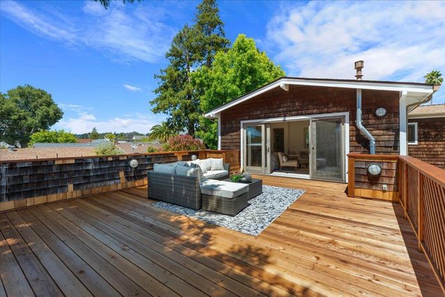 334 Pennsylvania Avenue, Santa Cruz, CA 95062