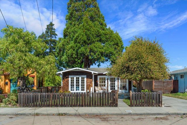 334 Pennsylvania Avenue, Santa Cruz, CA 95062