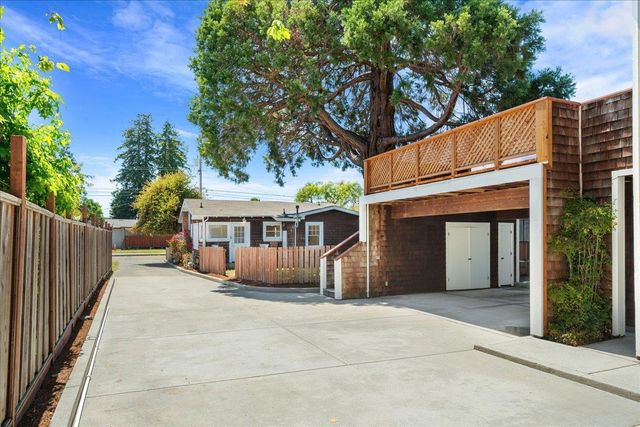 334 Pennsylvania Avenue, Santa Cruz, CA 95062