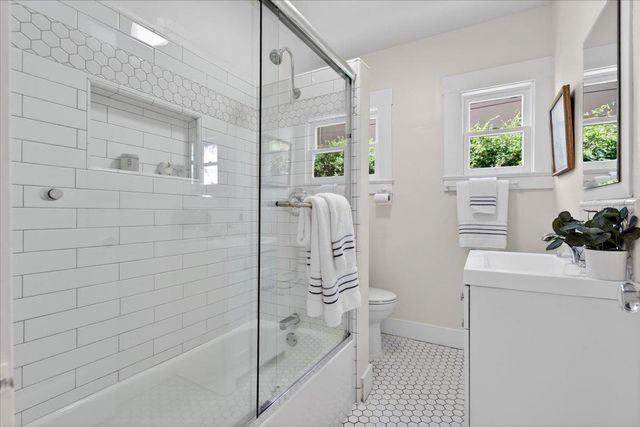 334 Pennsylvania Avenue, Santa Cruz, CA 95062