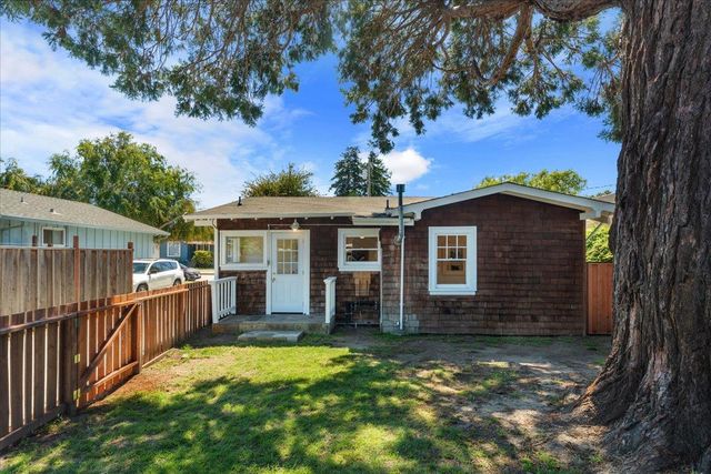 334 Pennsylvania Avenue, Santa Cruz, CA 95062