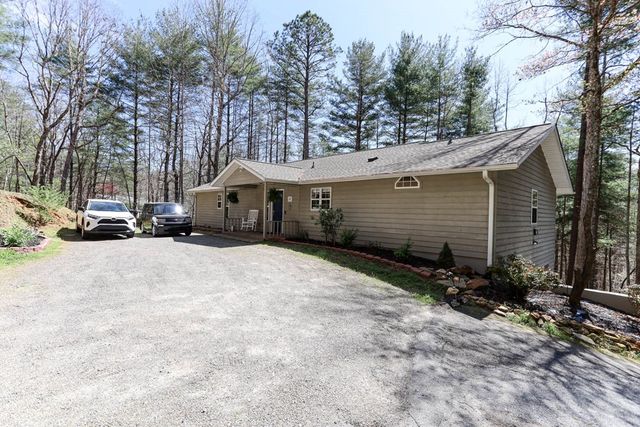 5302 Summerwood Lane, Young Harris, GA 30582