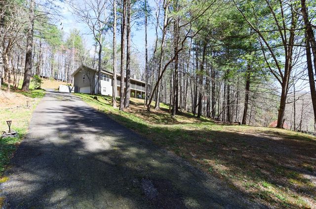 5302 Summerwood Lane, Young Harris, GA 30582