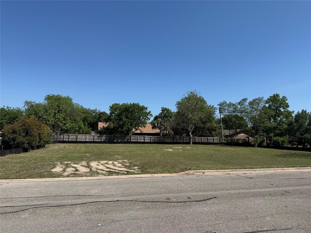 305 S 9th ST, Pflugerville, TX 78660