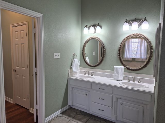 1176 Country Bend Drive, Post Oak Bend, TX 75142