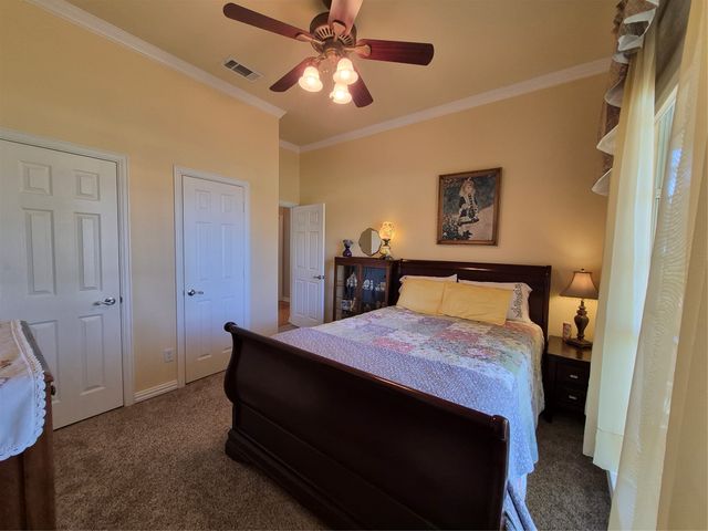 1176 Country Bend Drive, Post Oak Bend, TX 75142