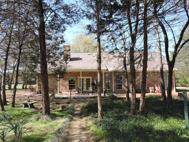 1176 Country Bend Drive, Post Oak Bend, TX 75142