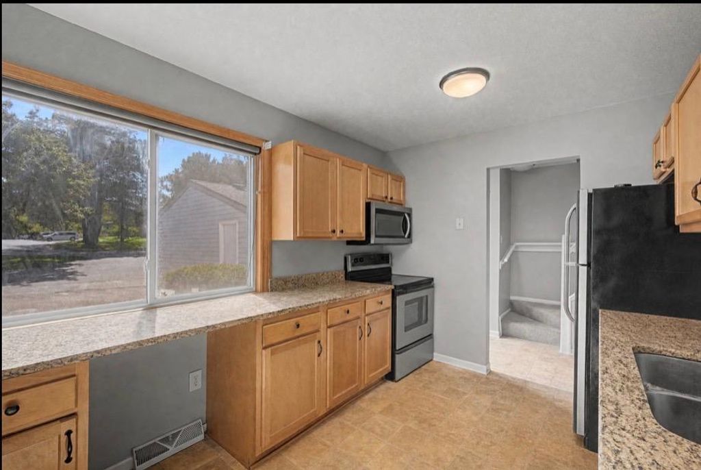2281 Pond Avenue, Maplewood, MN 55119 — photo 5