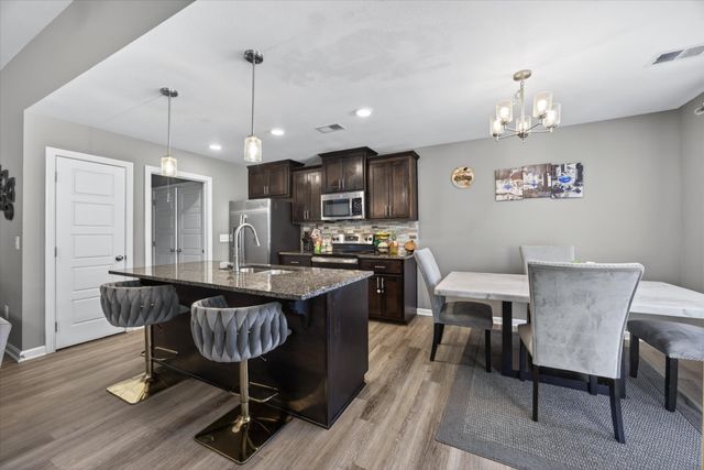 1469 Fredrick Dr, Clarksville, TN 37042