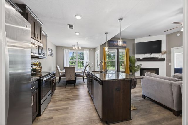 1469 Fredrick Dr, Clarksville, TN 37042