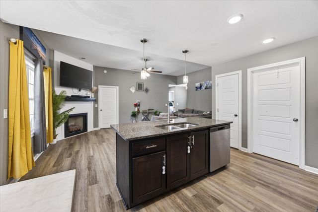 1469 Fredrick Dr, Clarksville, TN 37042