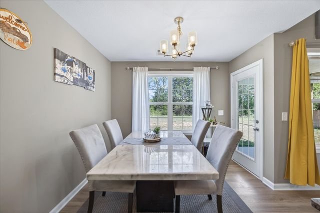 1469 Fredrick Dr, Clarksville, TN 37042