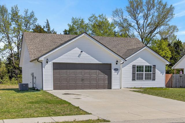 1469 Fredrick Dr, Clarksville, TN 37042