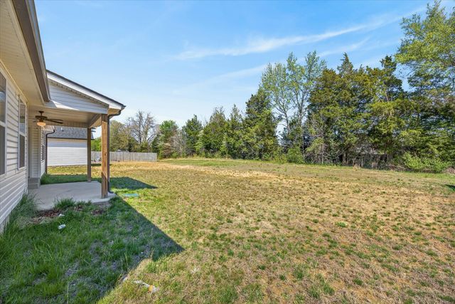 1469 Fredrick Dr, Clarksville, TN 37042