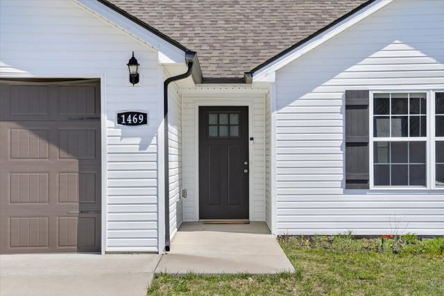 1469 Fredrick Dr, Clarksville, TN 37042