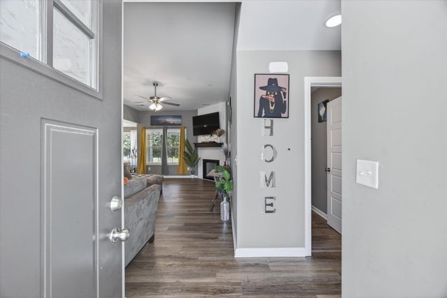 1469 Fredrick Dr, Clarksville, TN 37042