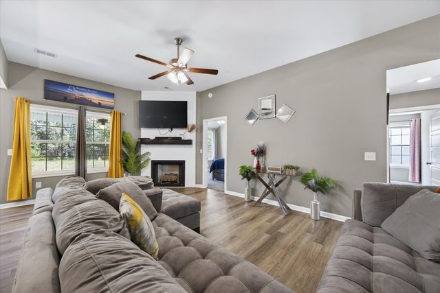 1469 Fredrick Dr, Clarksville, TN 37042