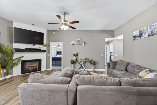 1469 Fredrick Dr, Clarksville, TN 37042