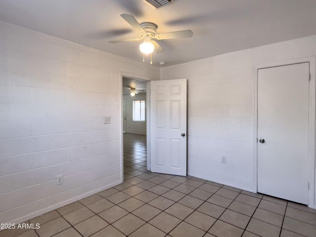 1520 W SAHUARO Drive B, Phoenix, AZ 85029