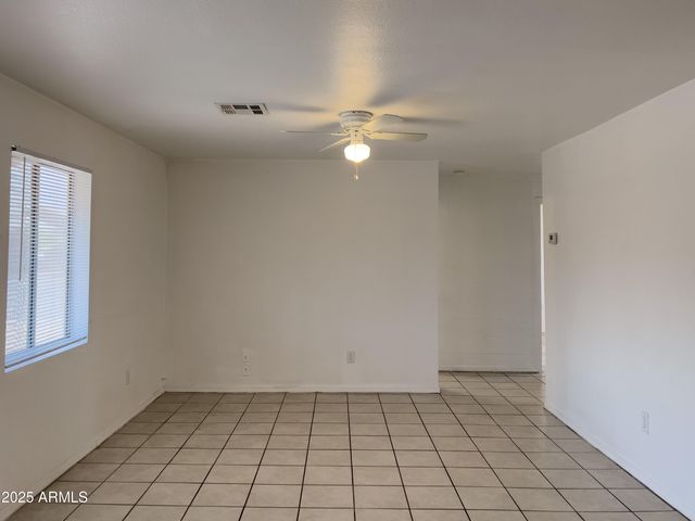 1520 W SAHUARO Drive B, Phoenix, AZ 85029