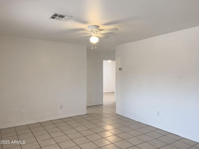 1520 W SAHUARO Drive B, Phoenix, AZ 85029