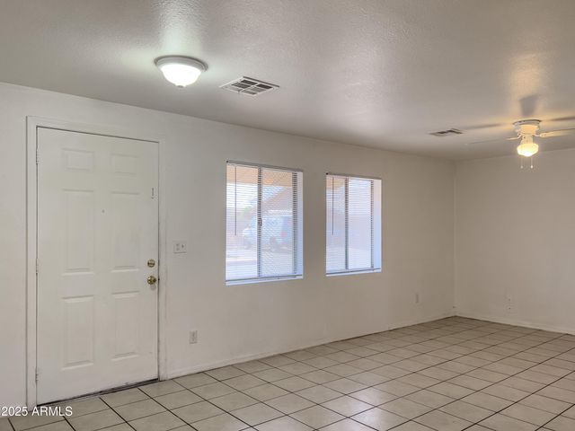 1520 W SAHUARO Drive B, Phoenix, AZ 85029