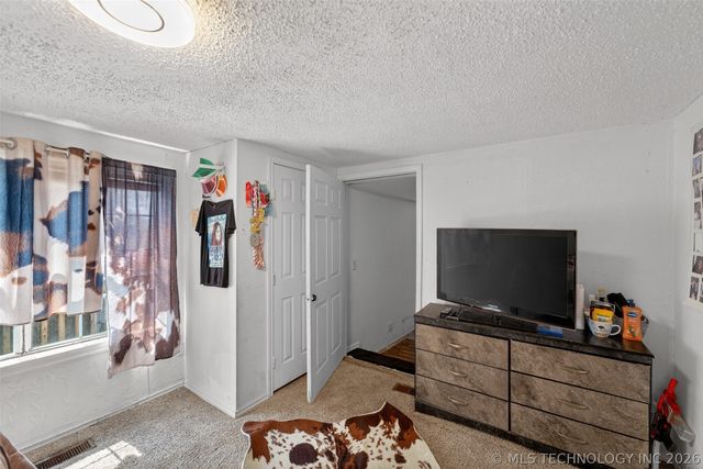 1402 E Hayes Street, Okmulgee, OK 74447