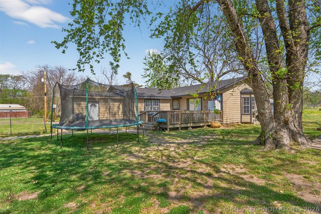 1402 E Hayes Street, Okmulgee, OK 74447