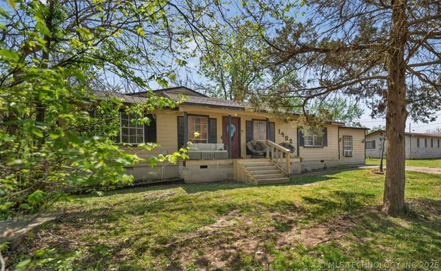 1402 E Hayes Street, Okmulgee, OK 74447
