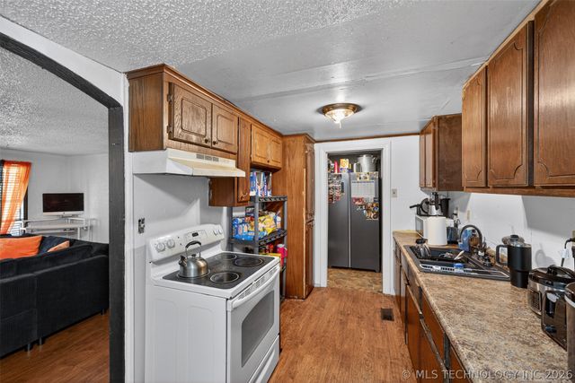 1402 E Hayes Street, Okmulgee, OK 74447