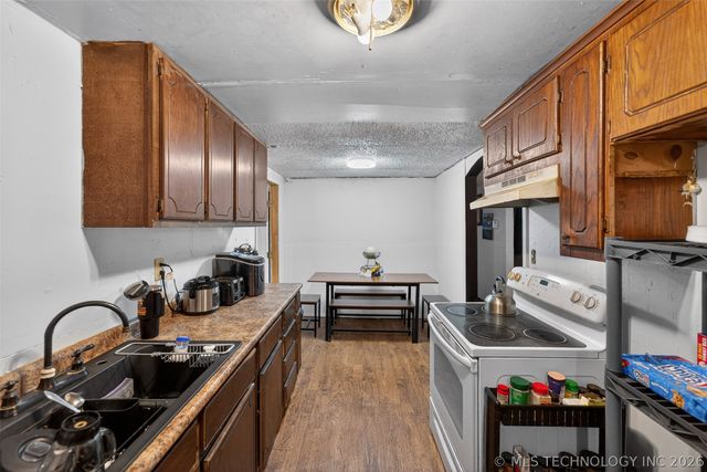 1402 E Hayes Street, Okmulgee, OK 74447