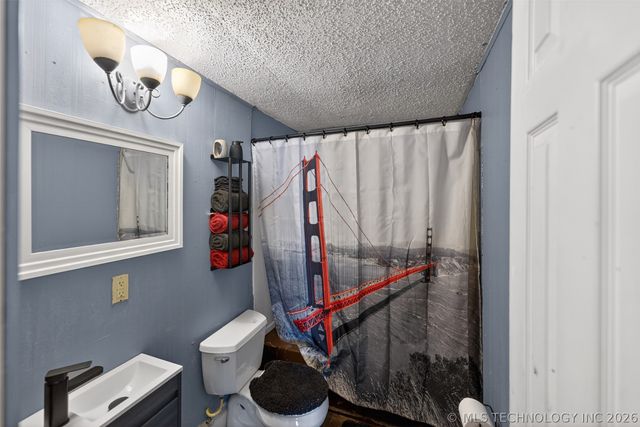 1402 E Hayes Street, Okmulgee, OK 74447