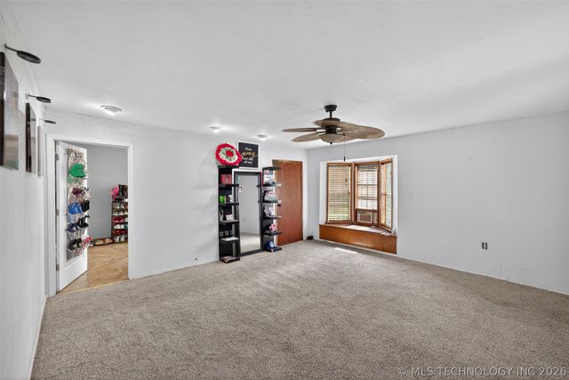 1402 E Hayes Street, Okmulgee, OK 74447