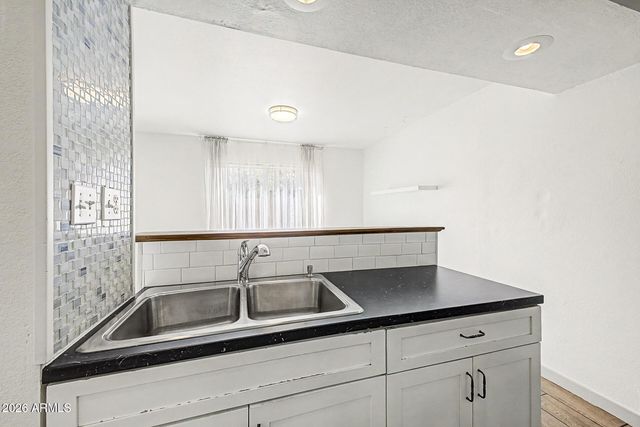 2202 W GLENROSA Avenue 9, Phoenix, AZ 85015