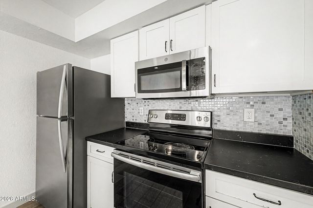 2202 W GLENROSA Avenue 9, Phoenix, AZ 85015