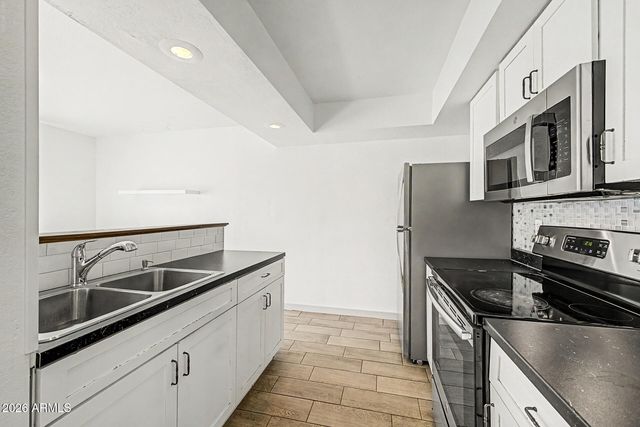 2202 W GLENROSA Avenue 9, Phoenix, AZ 85015