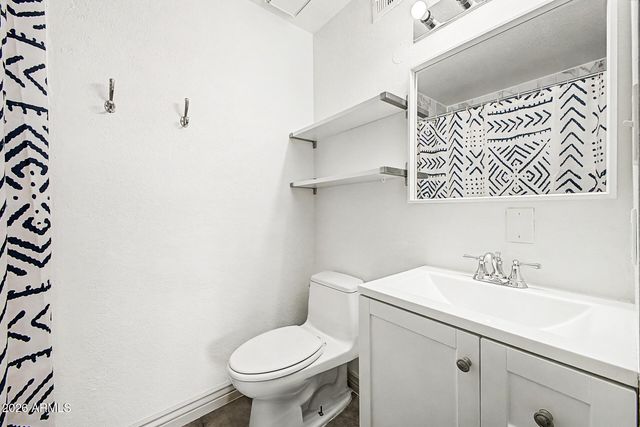 2202 W GLENROSA Avenue 9, Phoenix, AZ 85015