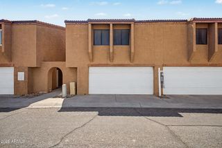 2202 W GLENROSA Avenue 9, Phoenix, AZ 85015