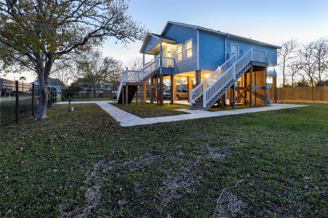 1126 3 Ks, San Leon, TX 77539