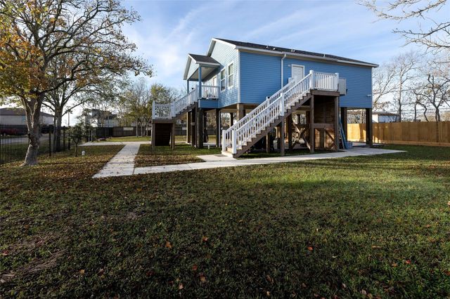 1126 3 Ks, San Leon, TX 77539